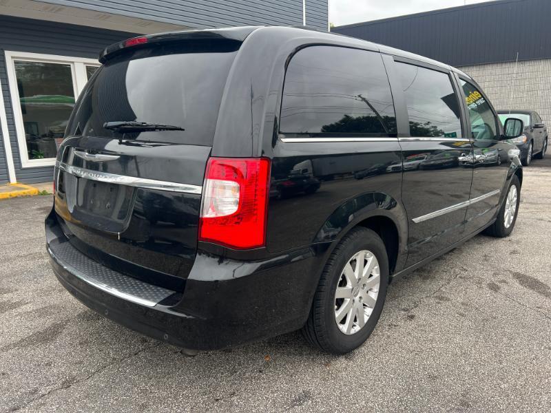 Chrysler Town & Country Touring-L 2012