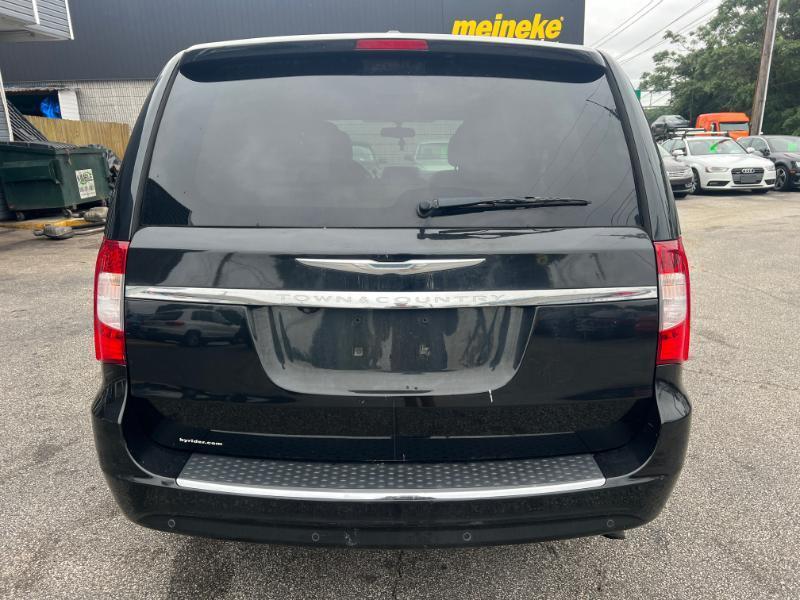 Chrysler Town & Country Touring-L 2012