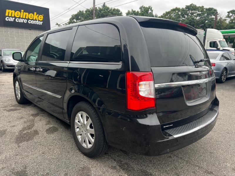 Chrysler Town & Country Touring-L 2012