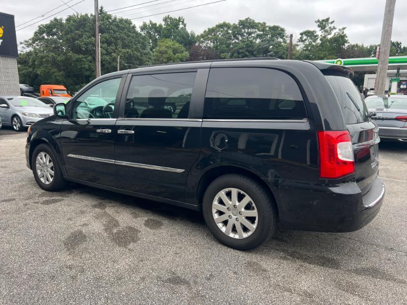Chrysler Town & Country Touring-L 2012