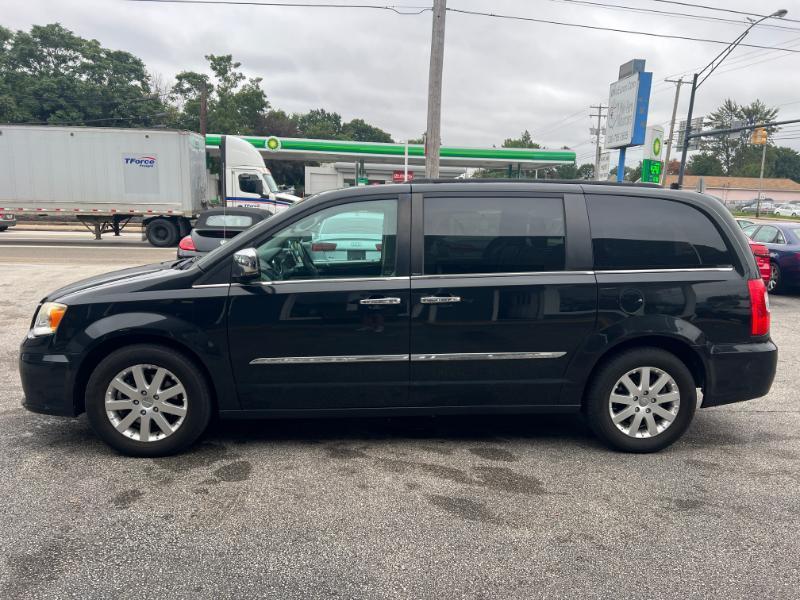 Chrysler Town & Country Touring-L 2012