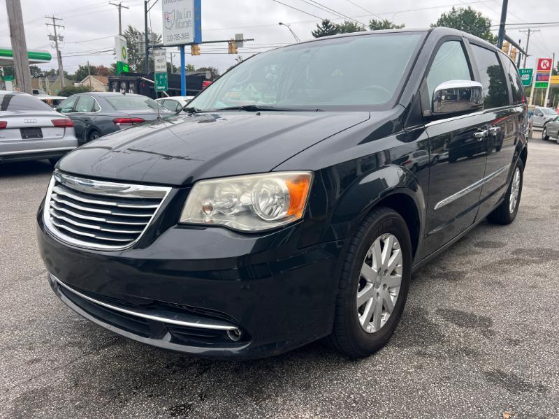 Chrysler Town & Country Touring-L 2012