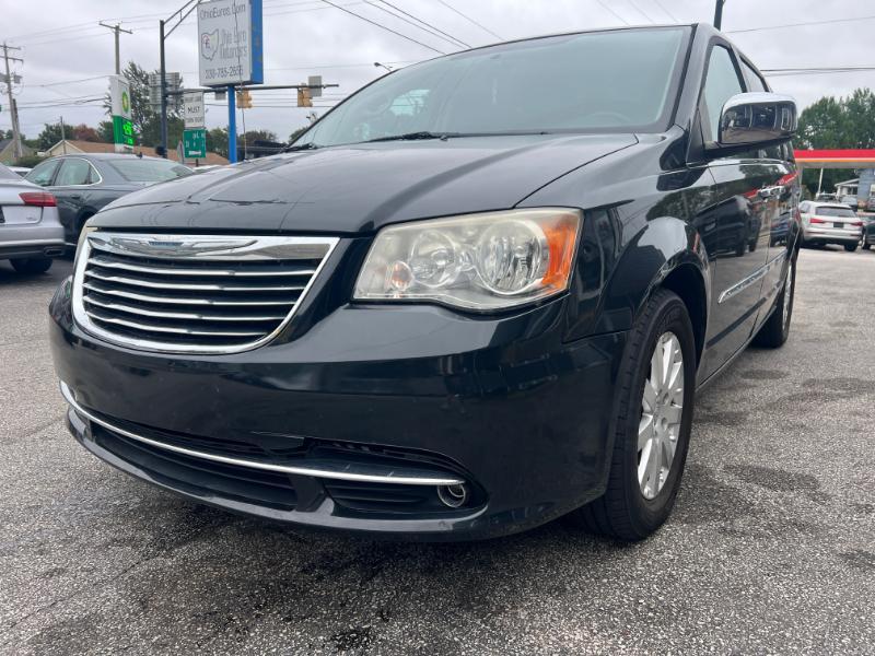 Chrysler Town & Country Touring-L 2012