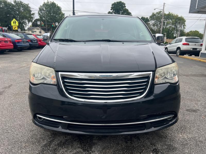 Chrysler Town & Country Touring-L 2012
