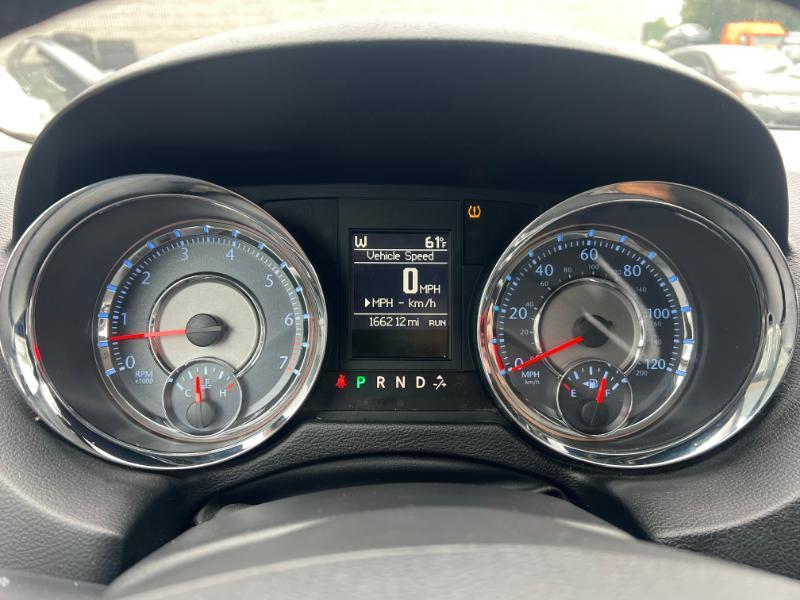 Chrysler Town & Country Touring-L 2012