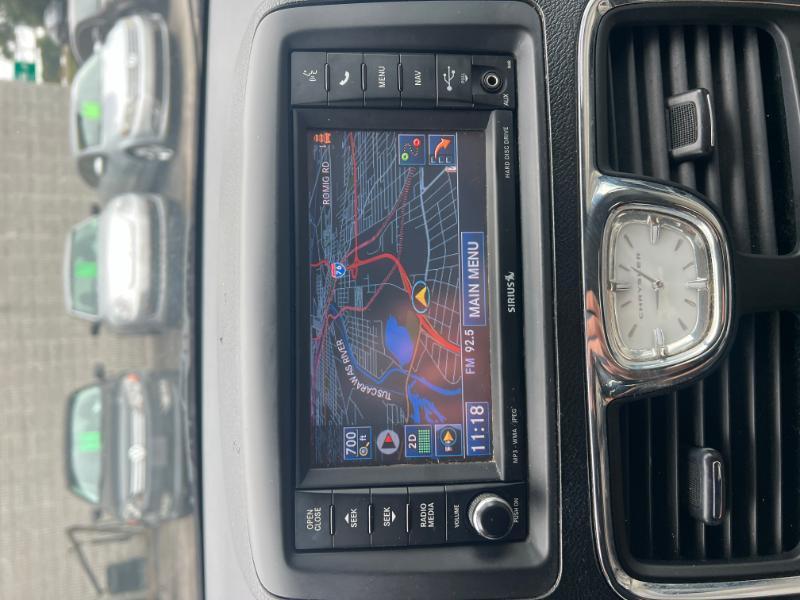 Chrysler Town & Country Touring-L 2012