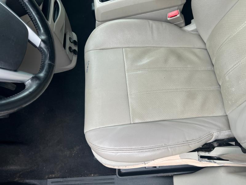 Chrysler Town & Country Touring-L 2012
