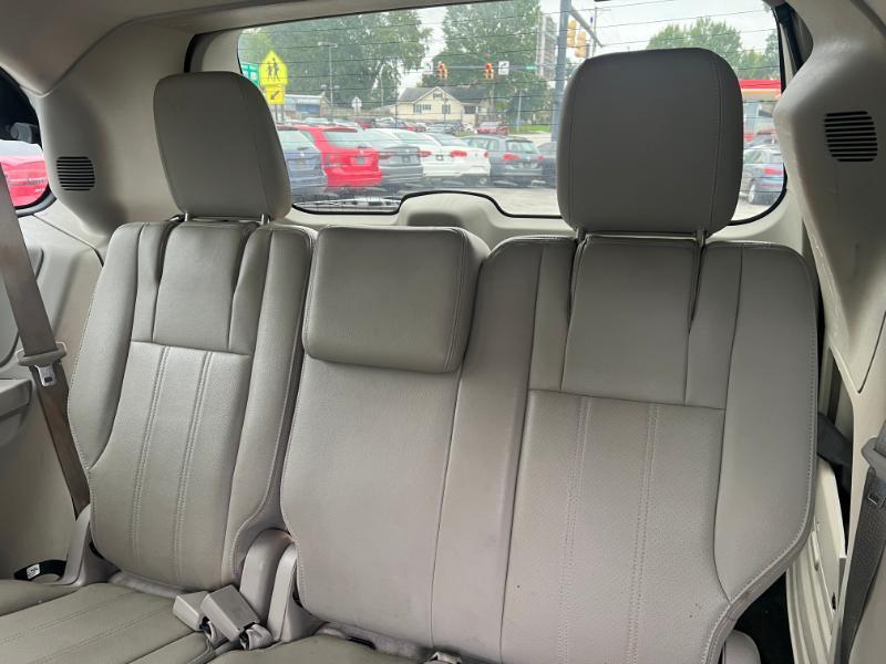 Chrysler Town & Country Touring-L 2012