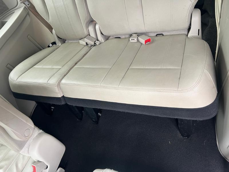 Chrysler Town & Country Touring-L 2012