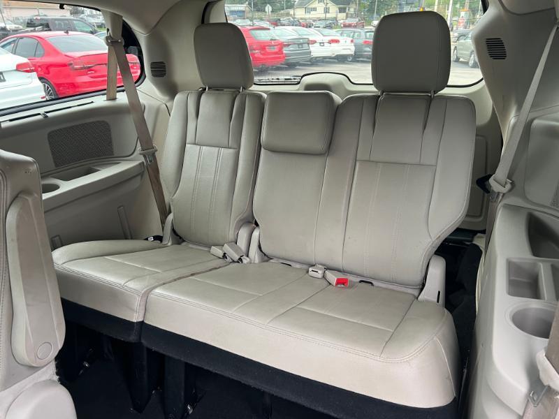 Chrysler Town & Country Touring-L 2012