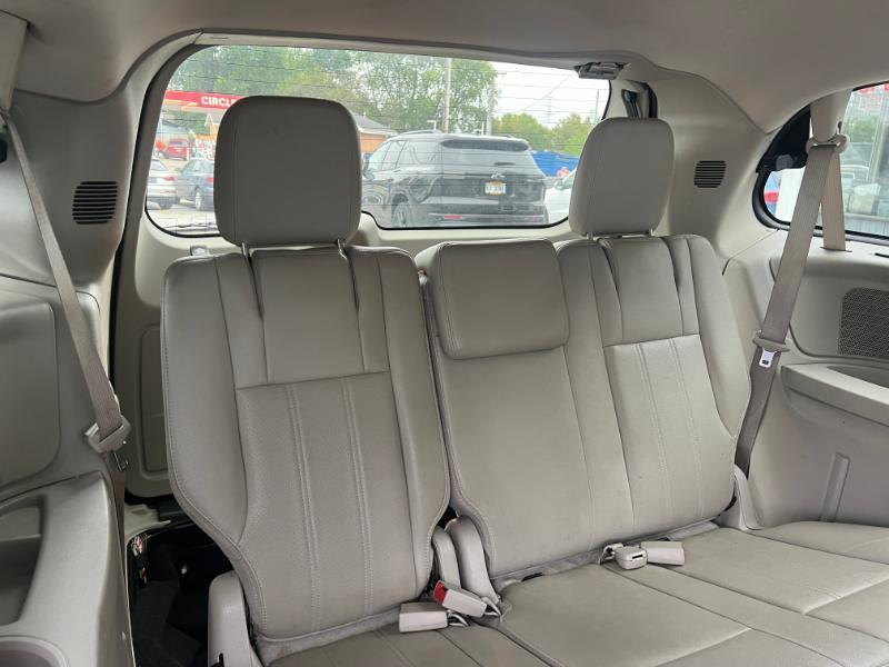 Chrysler Town & Country Touring-L 2012