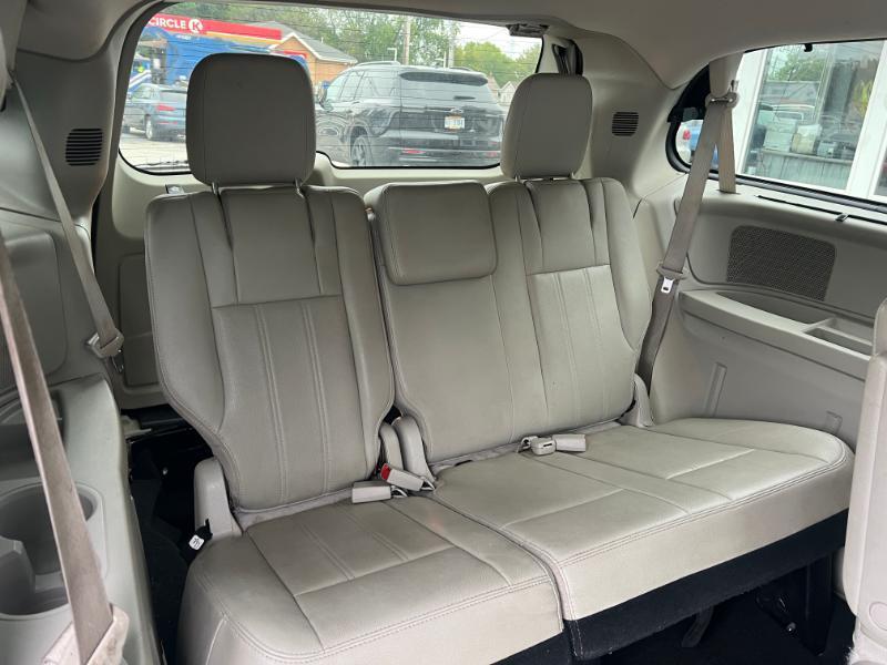 Chrysler Town & Country Touring-L 2012