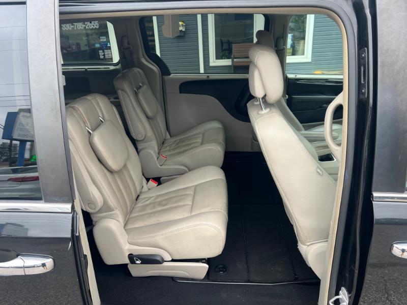 Chrysler Town & Country Touring-L 2012