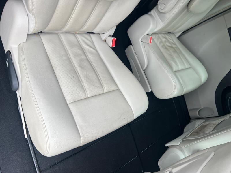 Chrysler Town & Country Touring-L 2012