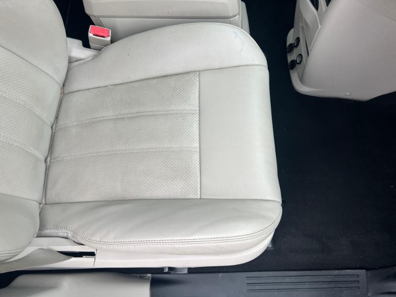 Chrysler Town & Country Touring-L 2012