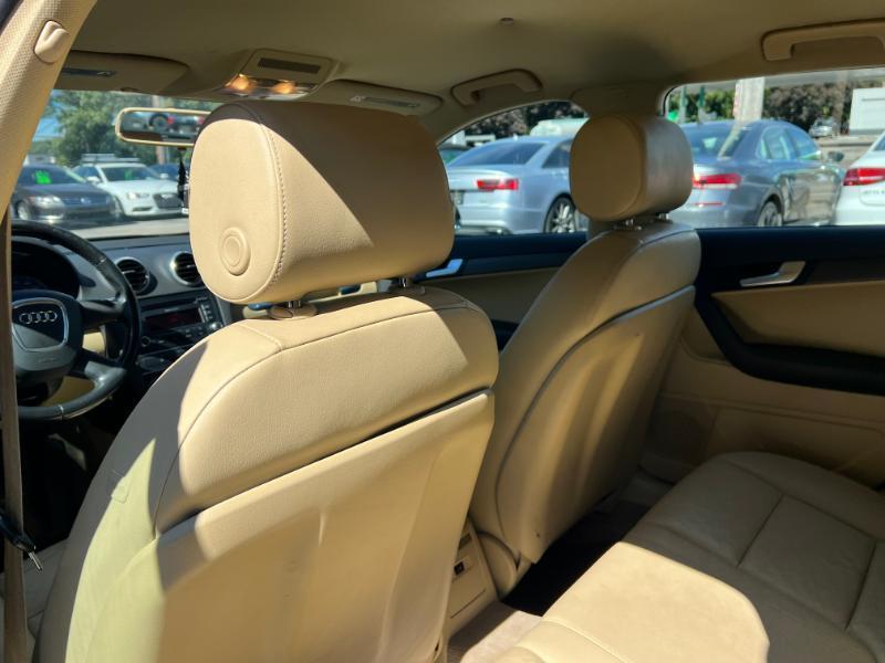 Audi A3 2.0T Premium S tronic 2011