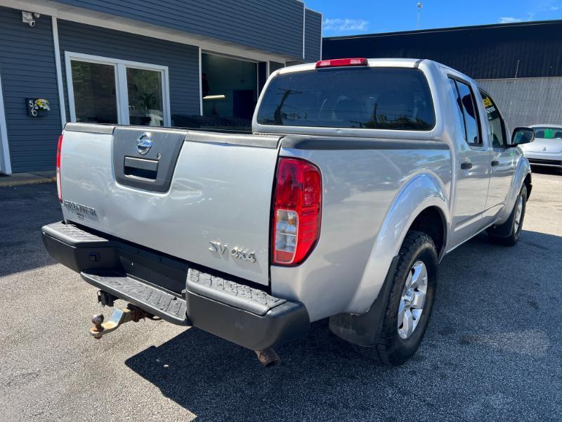Nissan Frontier SL Crew Cab 4WD 2011