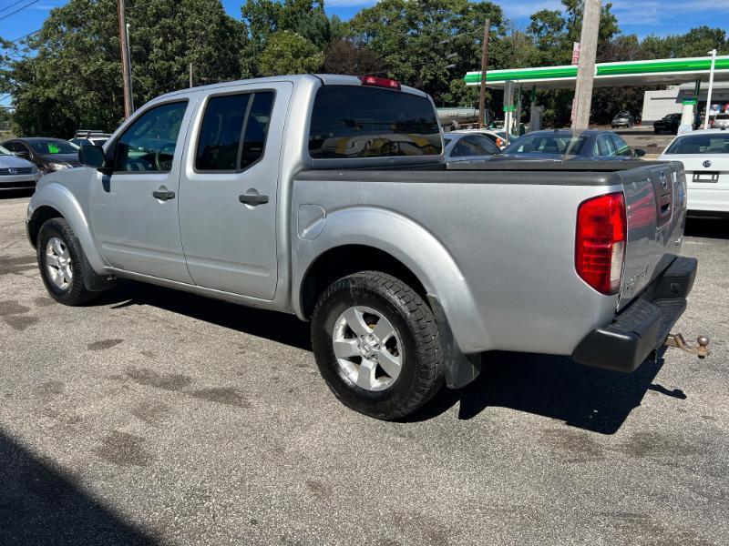 Nissan Frontier SL Crew Cab 4WD 2011