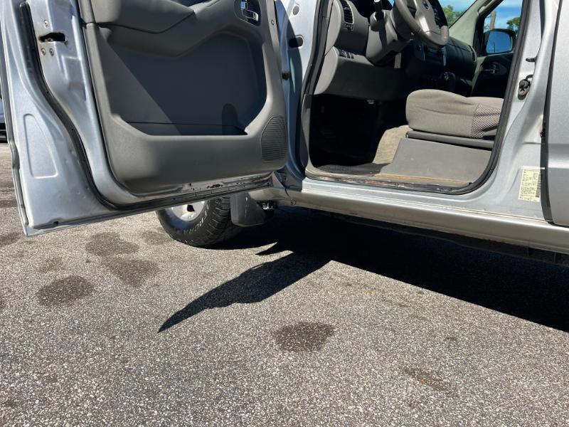 Nissan Frontier SL Crew Cab 4WD 2011