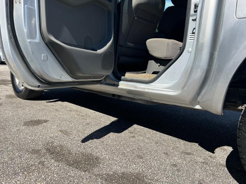 Nissan Frontier SL Crew Cab 4WD 2011