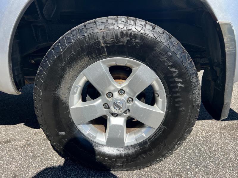 Nissan Frontier SL Crew Cab 4WD 2011