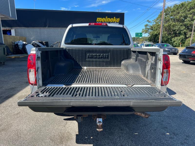 Nissan Frontier SL Crew Cab 4WD 2011