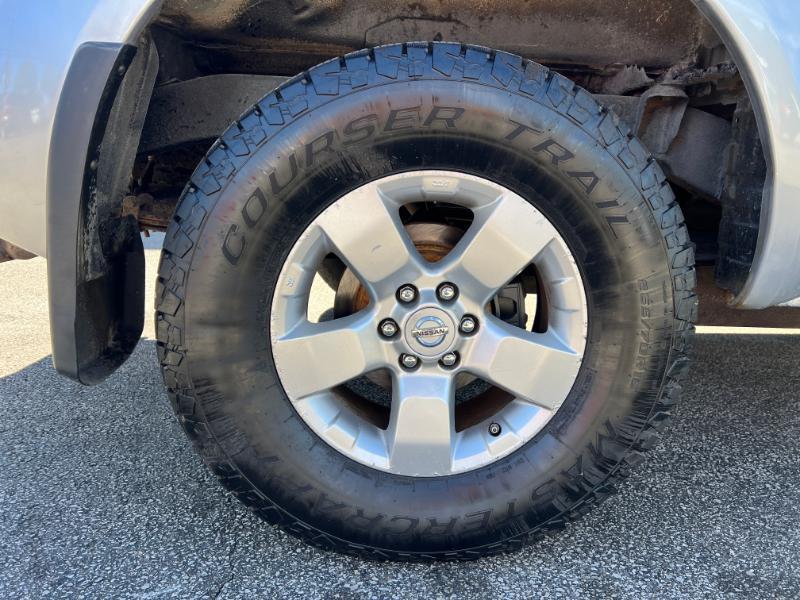 Nissan Frontier SL Crew Cab 4WD 2011