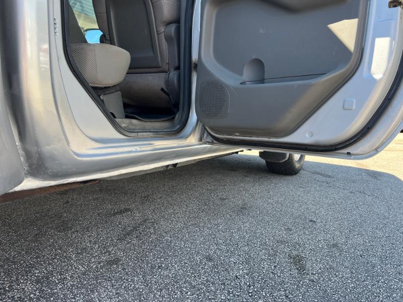 Nissan Frontier SL Crew Cab 4WD 2011