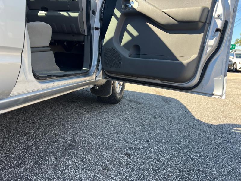 Nissan Frontier SL Crew Cab 4WD 2011