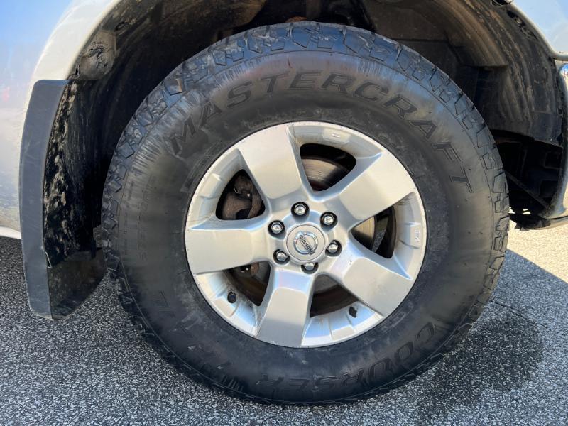 Nissan Frontier SL Crew Cab 4WD 2011