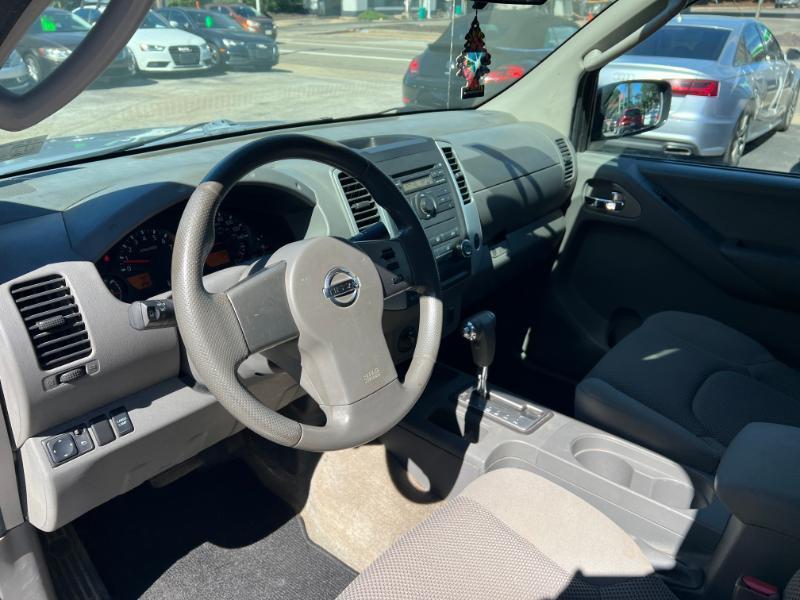 Nissan Frontier SL Crew Cab 4WD 2011