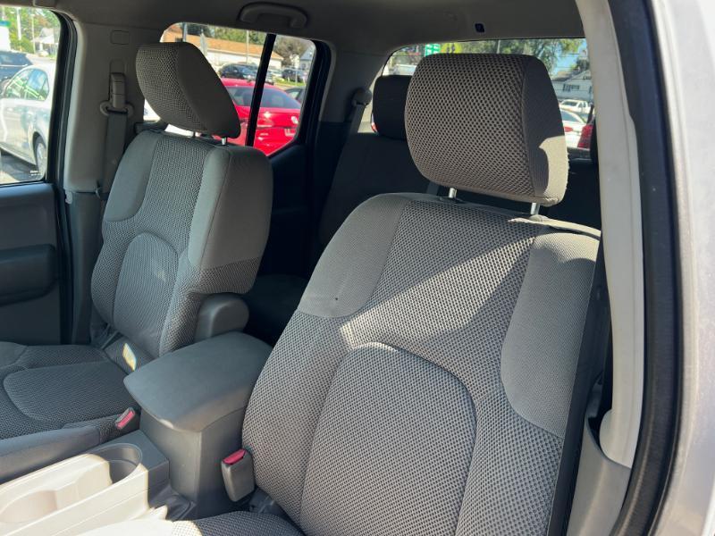 Nissan Frontier SL Crew Cab 4WD 2011