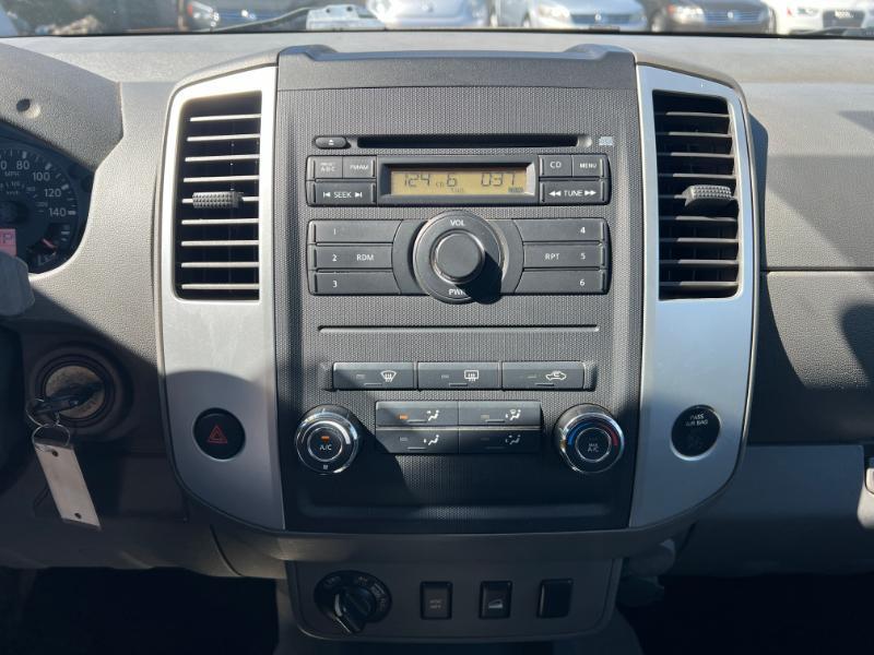 Nissan Frontier SL Crew Cab 4WD 2011