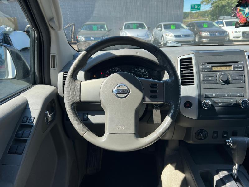 Nissan Frontier SL Crew Cab 4WD 2011