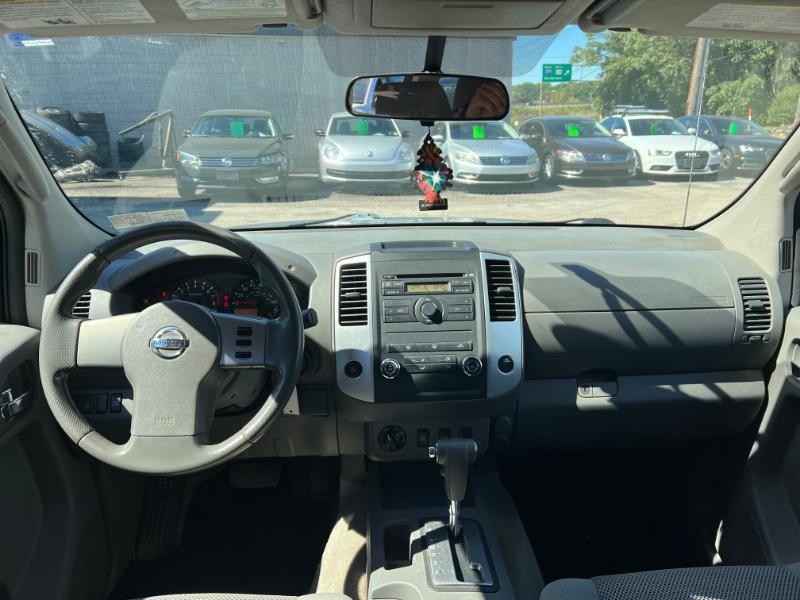Nissan Frontier SL Crew Cab 4WD 2011