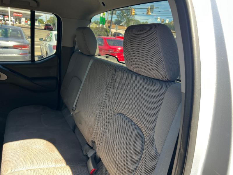 Nissan Frontier SL Crew Cab 4WD 2011
