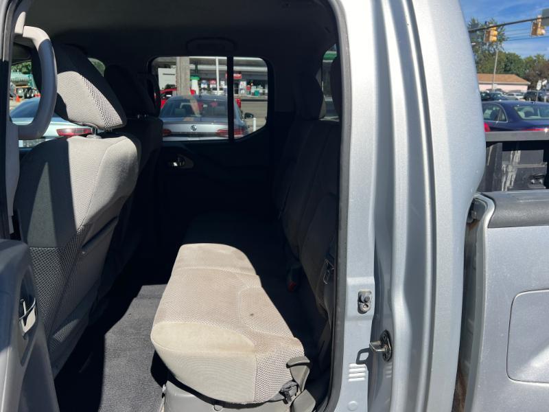 Nissan Frontier SL Crew Cab 4WD 2011