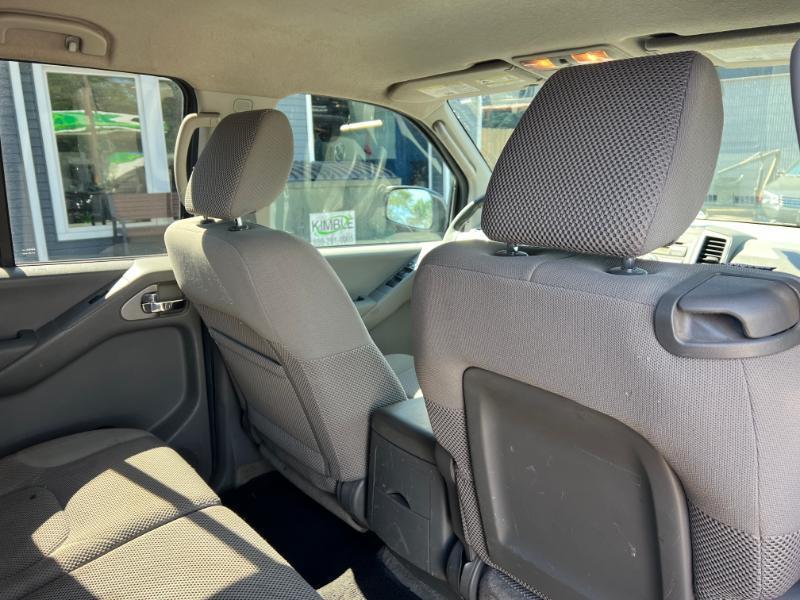 Nissan Frontier SL Crew Cab 4WD 2011
