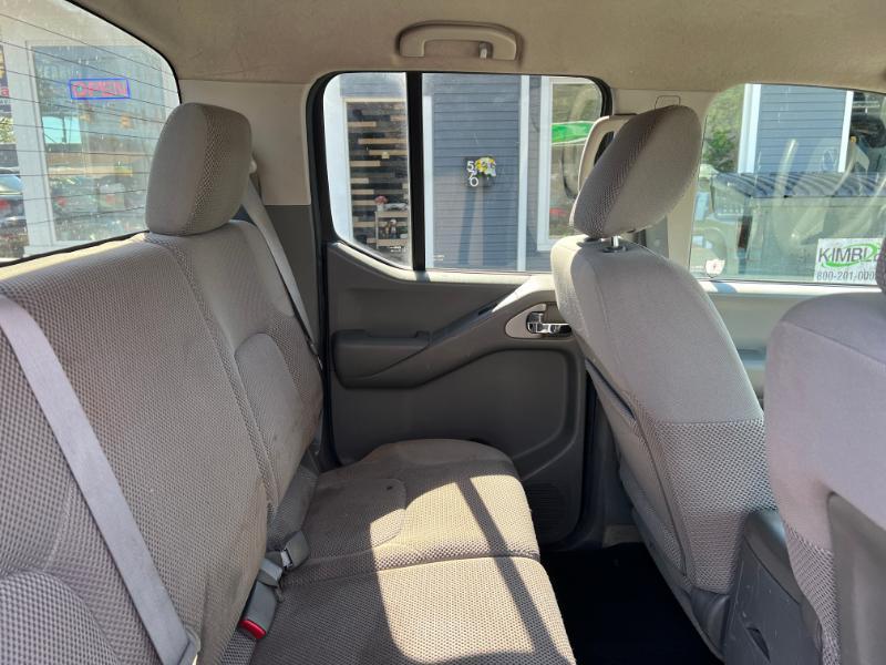 Nissan Frontier SL Crew Cab 4WD 2011
