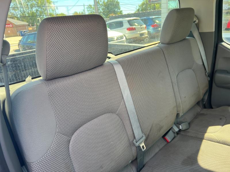Nissan Frontier SL Crew Cab 4WD 2011