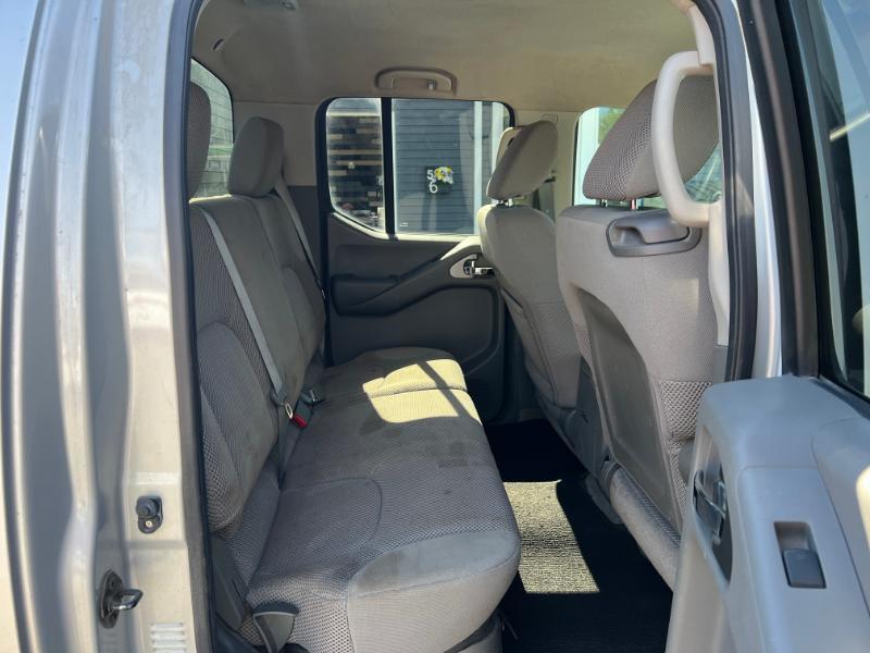 Nissan Frontier SL Crew Cab 4WD 2011