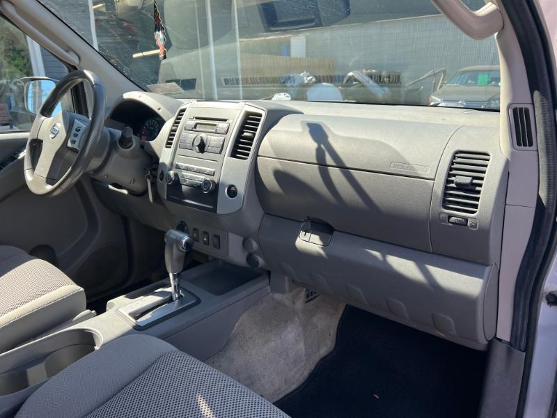 Nissan Frontier SL Crew Cab 4WD 2011