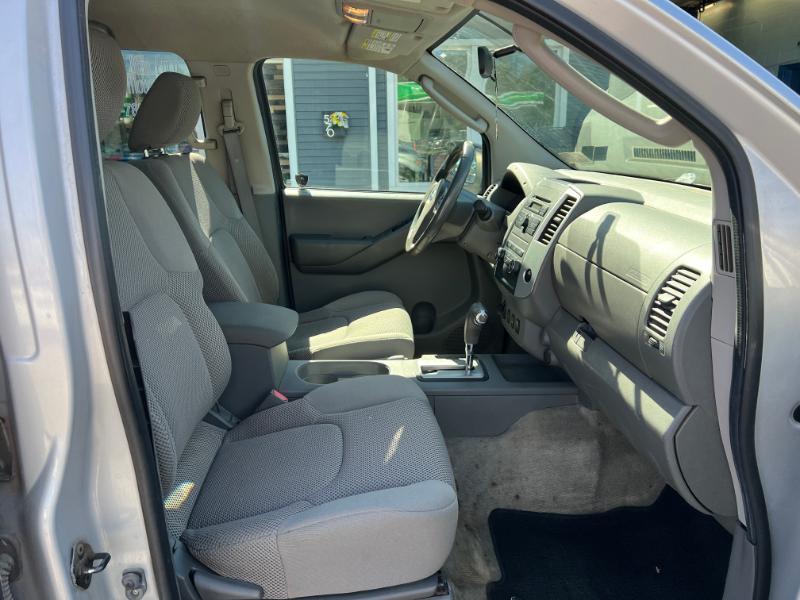 Nissan Frontier SL Crew Cab 4WD 2011