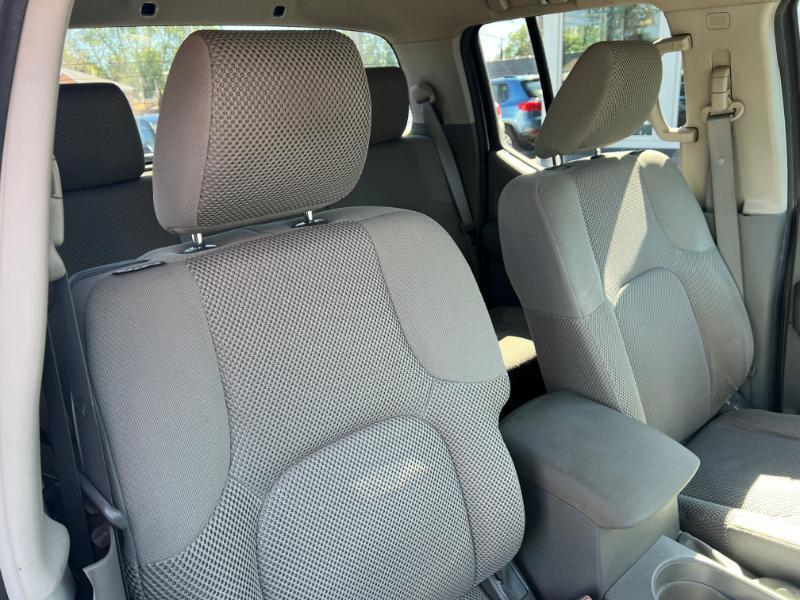 Nissan Frontier SL Crew Cab 4WD 2011