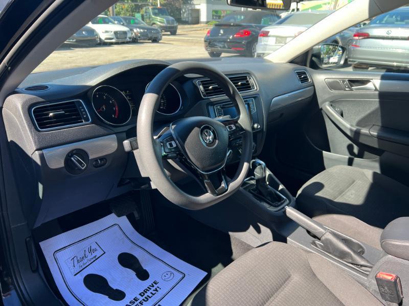Volkswagen Jetta SE 6A 2016