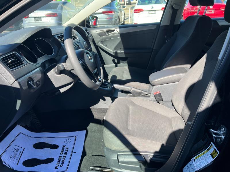 Volkswagen Jetta SE 6A 2016