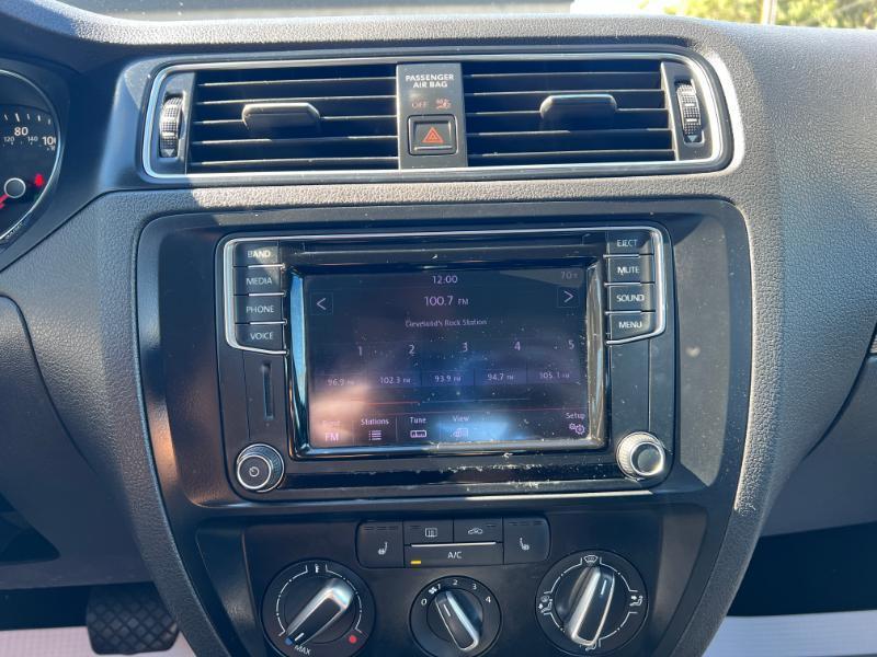 Volkswagen Jetta SE 6A 2016