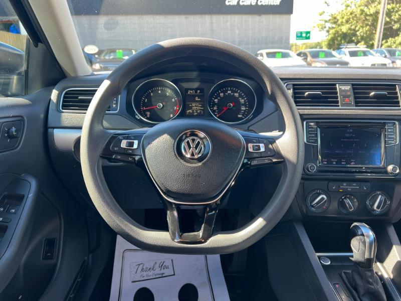 Volkswagen Jetta SE 6A 2016