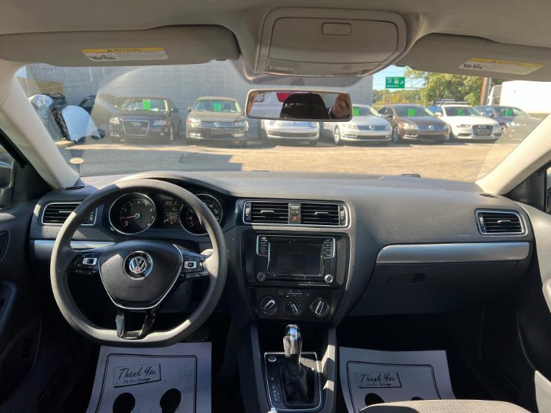 Volkswagen Jetta SE 6A 2016