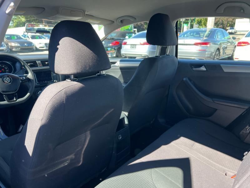 Volkswagen Jetta SE 6A 2016